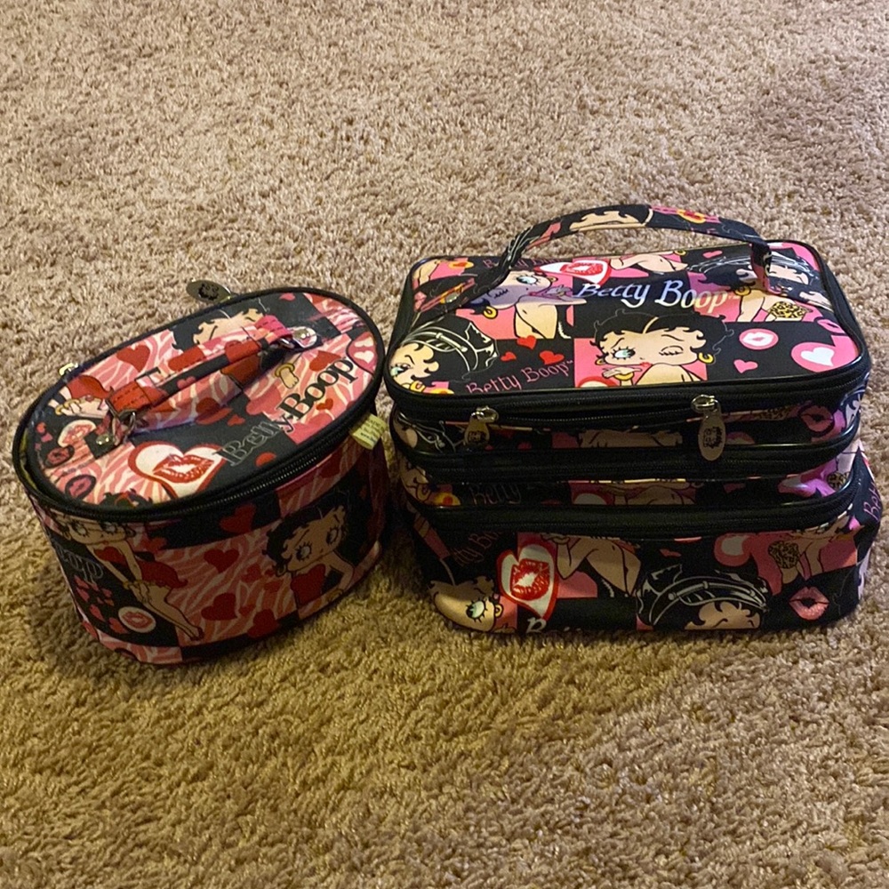 Womens travel case